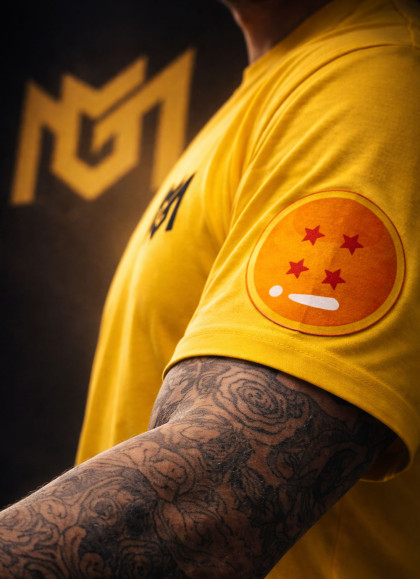 CAMISETA NEW OVERSIZE YELLOW GOTEN DE DRAGON BALL DE MR GYM - FITNESSSTORE.ES